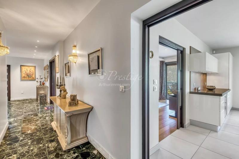 Maison - 452 m² - 12 pièces