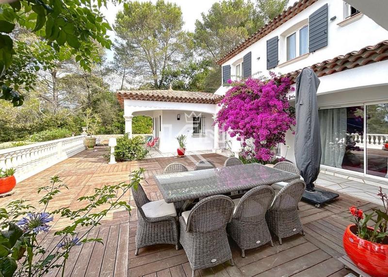 Villa - 220 m² - 7 pièces