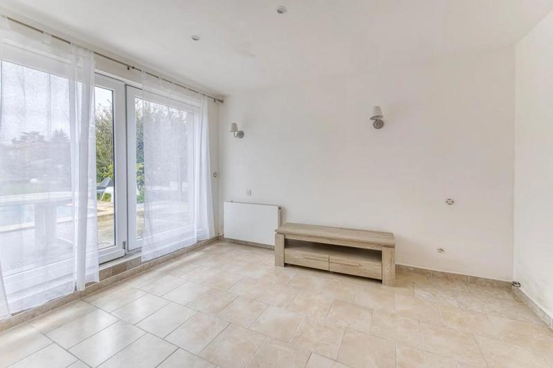 Maison - 182 m² - 9 pièces