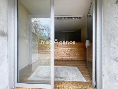 Local commercial - 1 044 m² - 10 pièces
