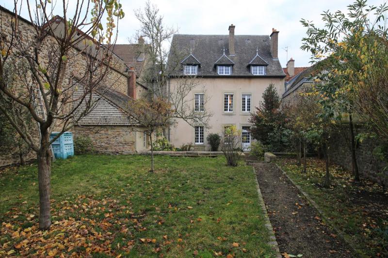 Maison - 340 m² - 9 pièces