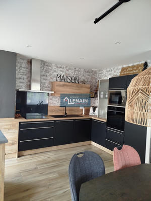Maison - 94 m² - 8 pièces