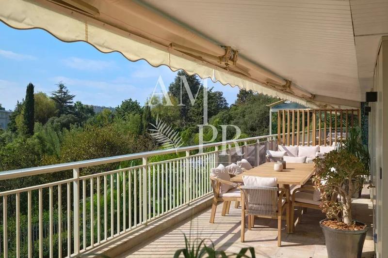 Villa sur toit - 315 m² - 7 pièces