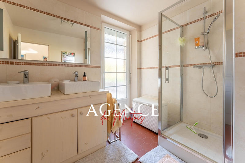 Maison - 276 m² - 11 pièces