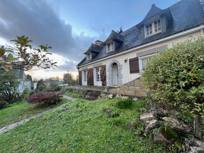 Maison - 180 m² - 10 pièces