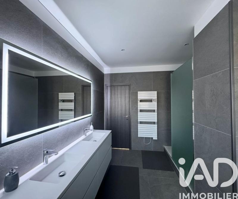 Maison - 328 m² - 6 pièces