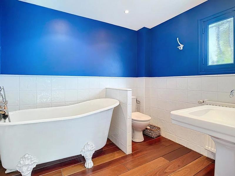 Maison - 201 m² - 5 pièces