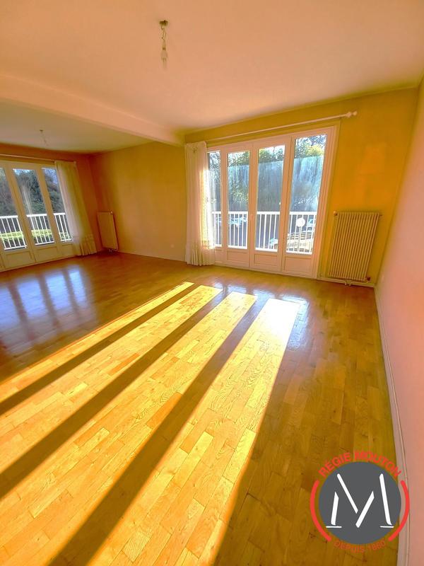 Appartement - 102 m² - 4 pièces