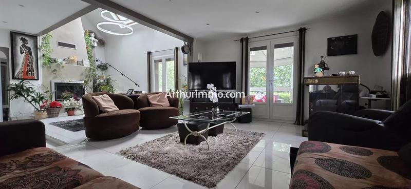 Maison - 233 m² - 7 pièces