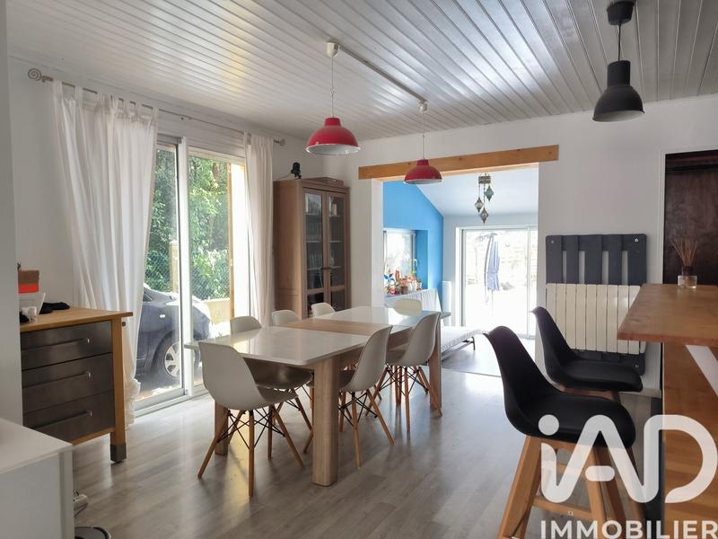 Maison - 213 m² - 8 pièces