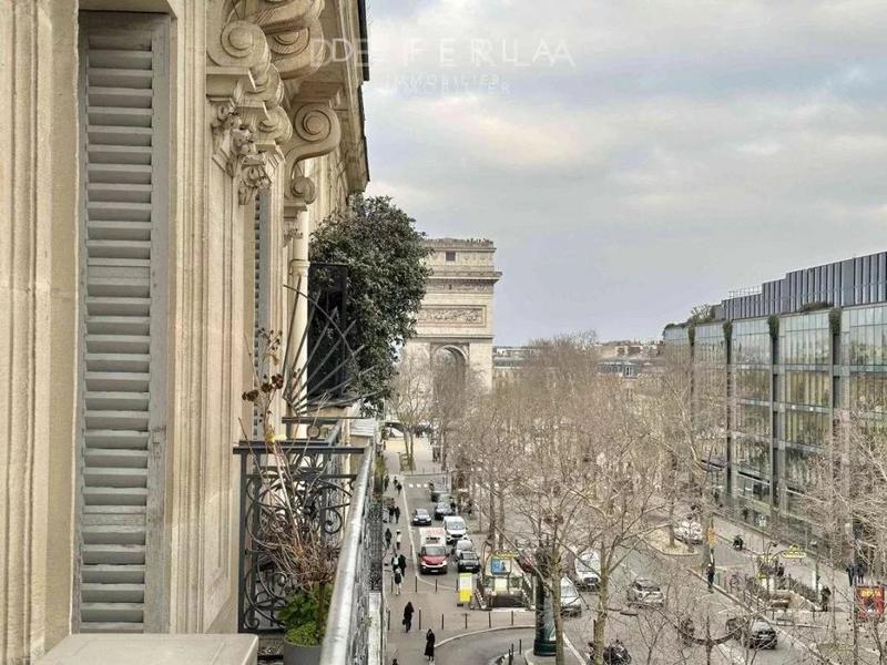 Appartement - 241 m² - 7 pièces