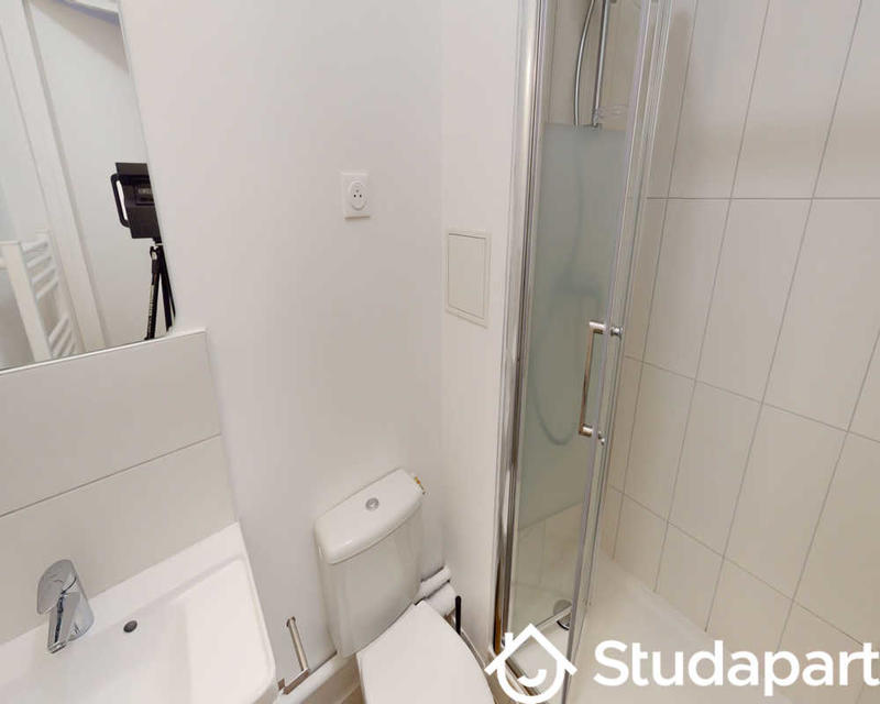 Chambre - 150 m² - 1 pièce