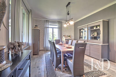 Maison - 212 m² - 8 pièces