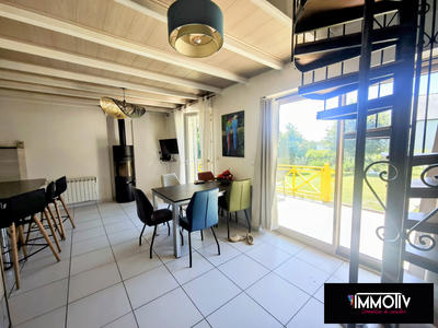 Maison - 92 m² - 5 pièces