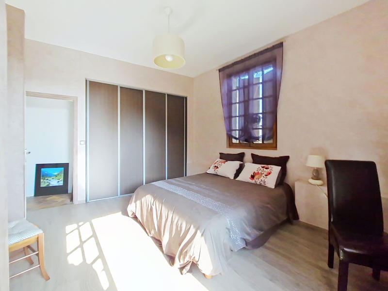 Maison - 206 m² - 7 pièces