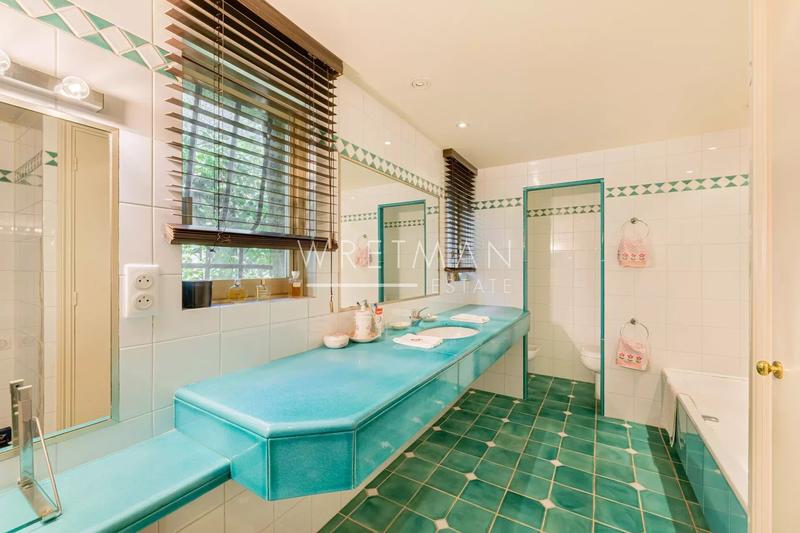 Villa - 407 m² - 11 pièces