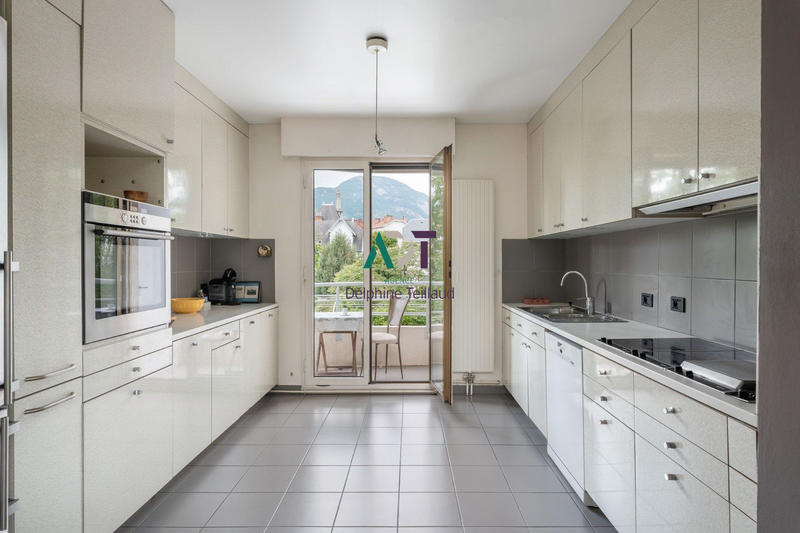 Appartement - 174 m² - 6 pièces