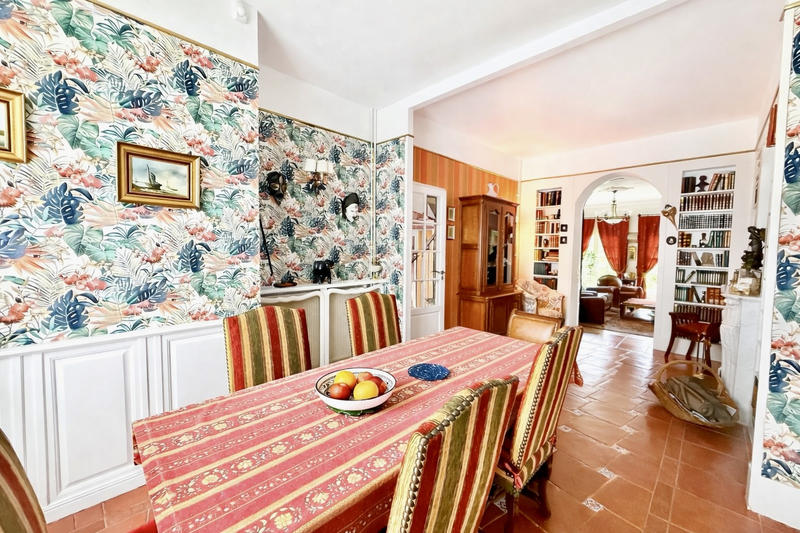 Maison - 165 m² - 9 pièces