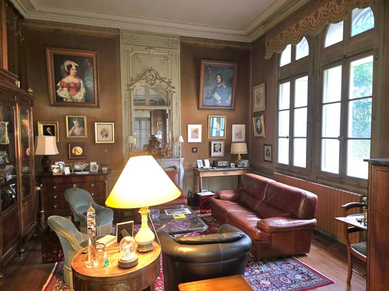 Demeure - 417 m² - 12 pièces