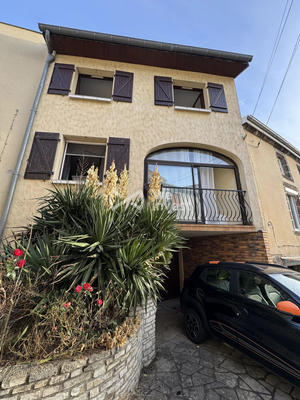 Maison traditionnelle - 85 m² - 3 pièces