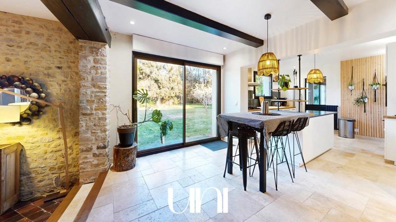 Maison - 292 m² - 11 pièces