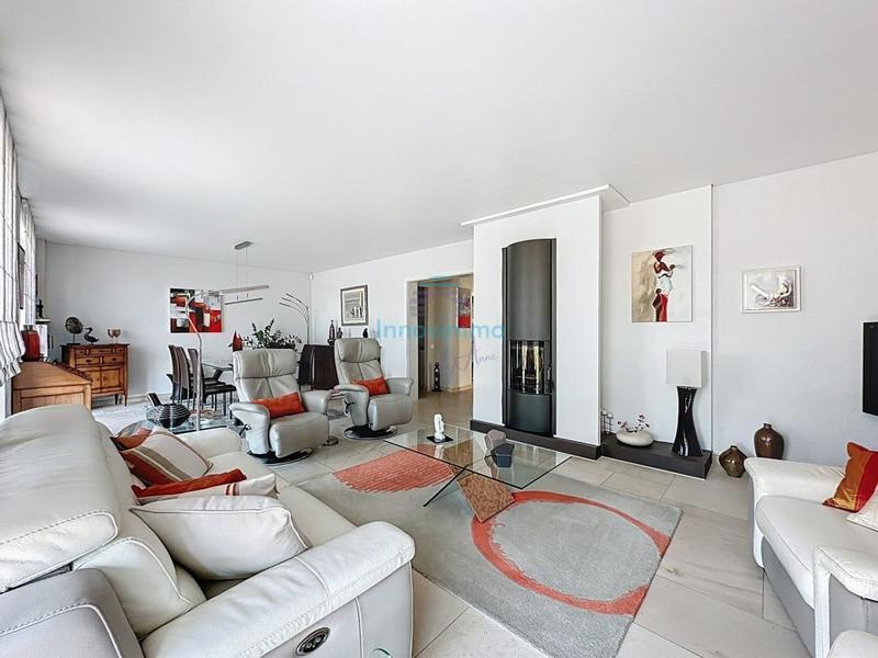 Villa - 216 m² - 8 pièces