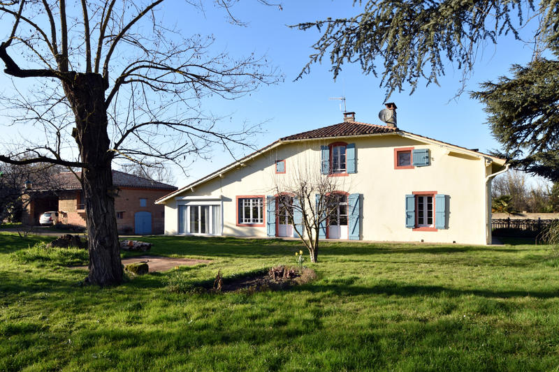 Maison - 270 m² - 8 pièces