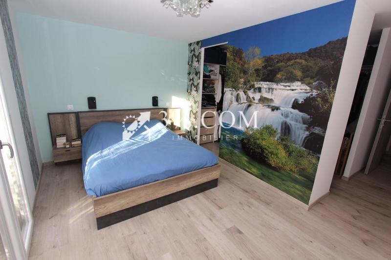 Maison - 410 m² - 9 pièces