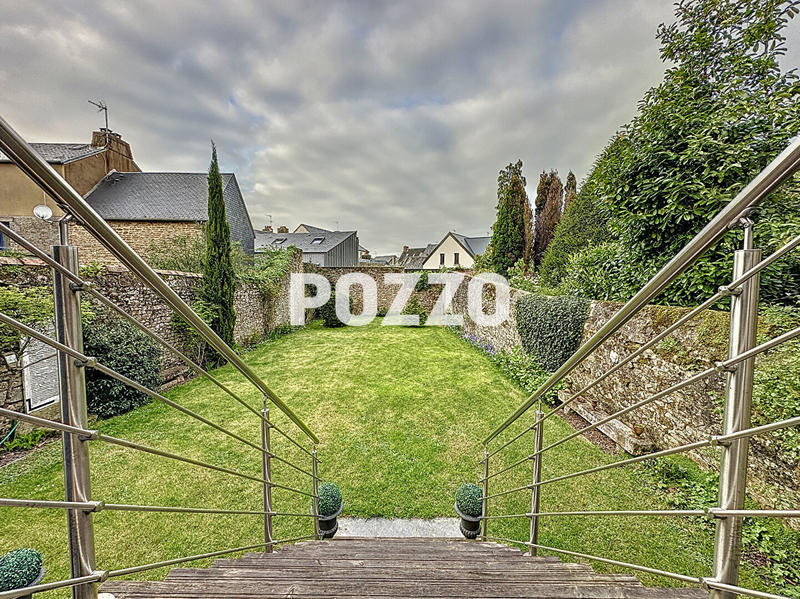 Maison - 265 m² - 9 pièces