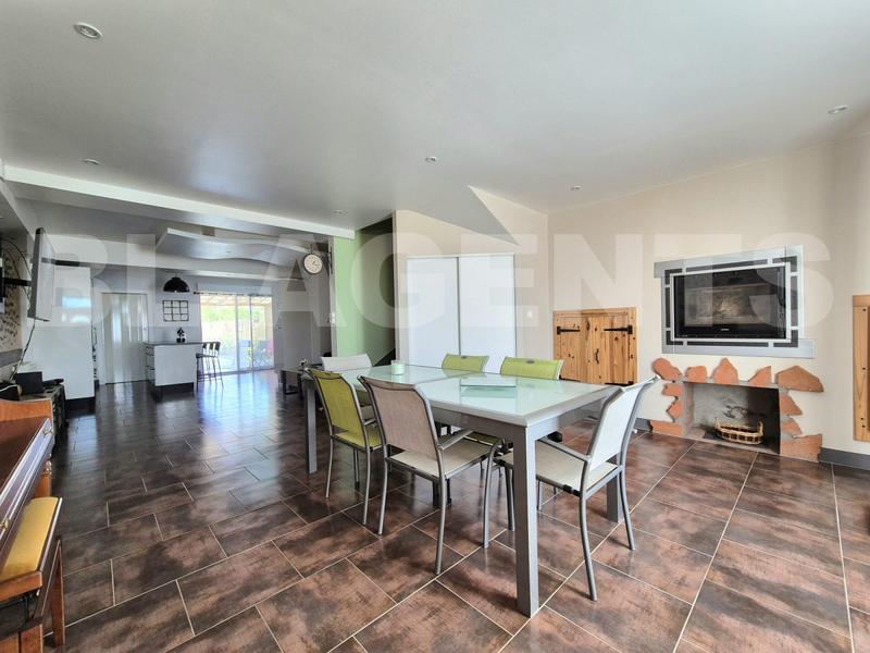 Maison - 137 m² - 5 pièces