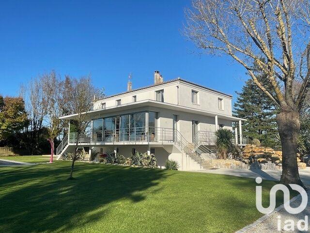 Maison - 290 m² - 9 pièces