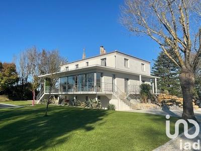 Maison - 290 m² - 9 pièces