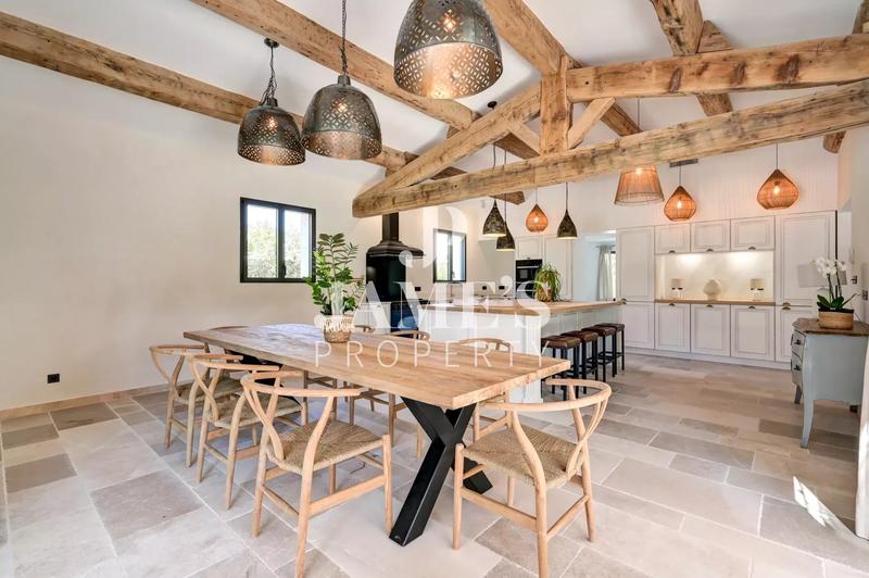 Maison - 250 m² - 5 pièces