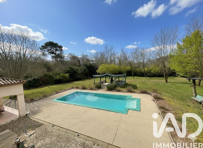 Maison - 370 m² - 8 pièces