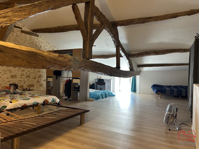 Maison - 255 m² - 7 pièces