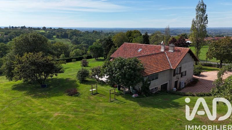 Maison - 221 m² - 6 pièces