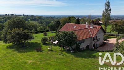 Maison - 221 m² - 6 pièces