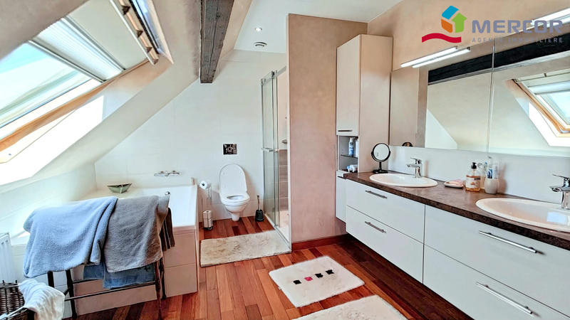 Maison - 250 m² - 4 pièces