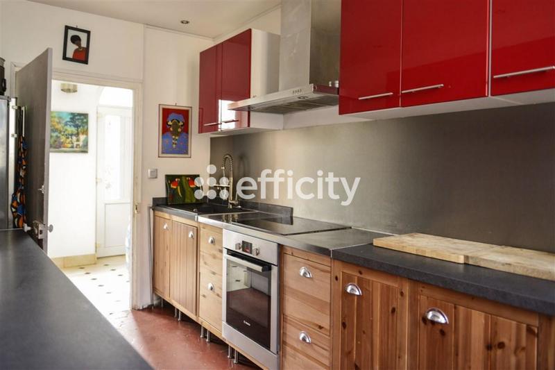 Maison - 260 m² - 8 pièces