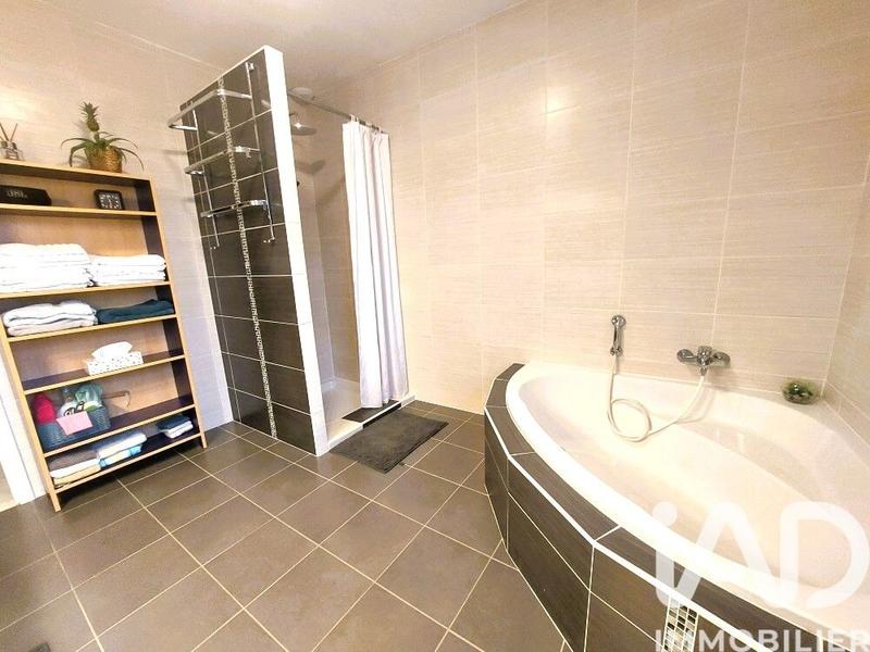 Maison - 143 m² - 7 pièces