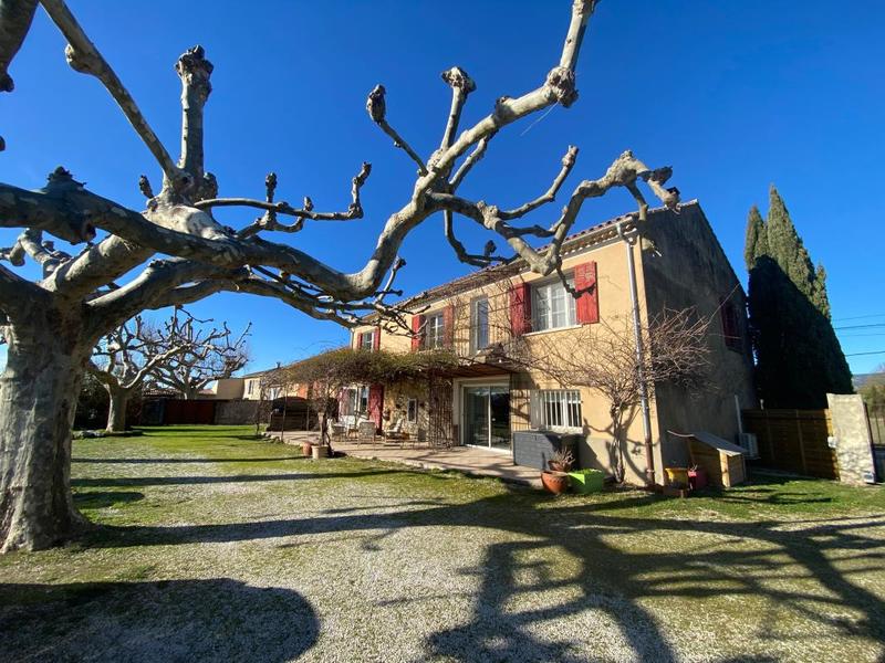 Maison - 250 m² - 7 pièces