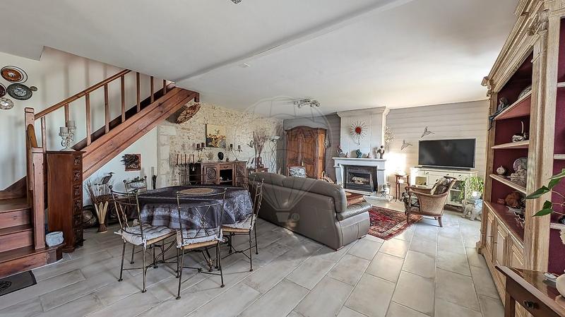 Propriété - 374 m² - 24 pièces