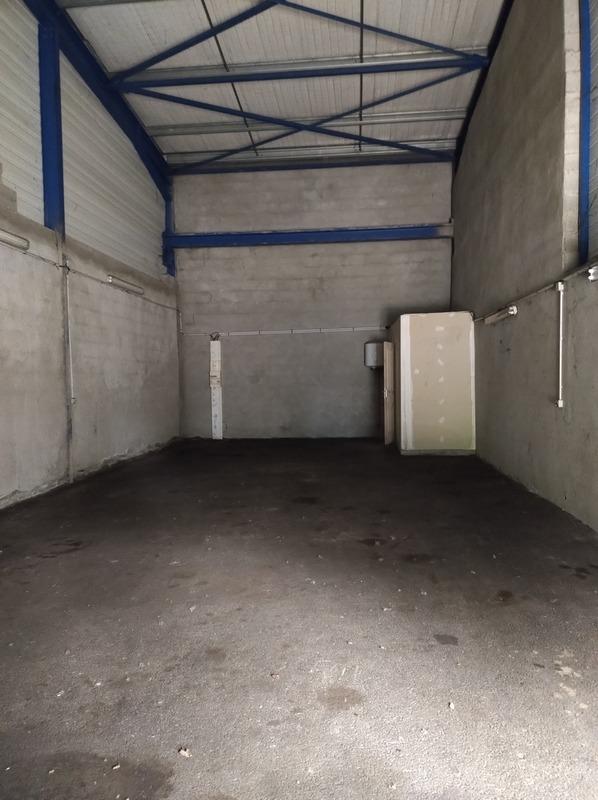 Entrepôt - 90 m² - 1 pièce