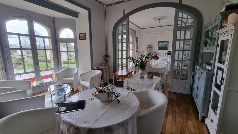 Maison - 338 m² - 14 pièces