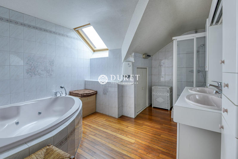 Maison - 195 m² - 7 pièces