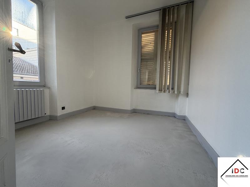 Local d'activités - 159 m² - 7 pièces