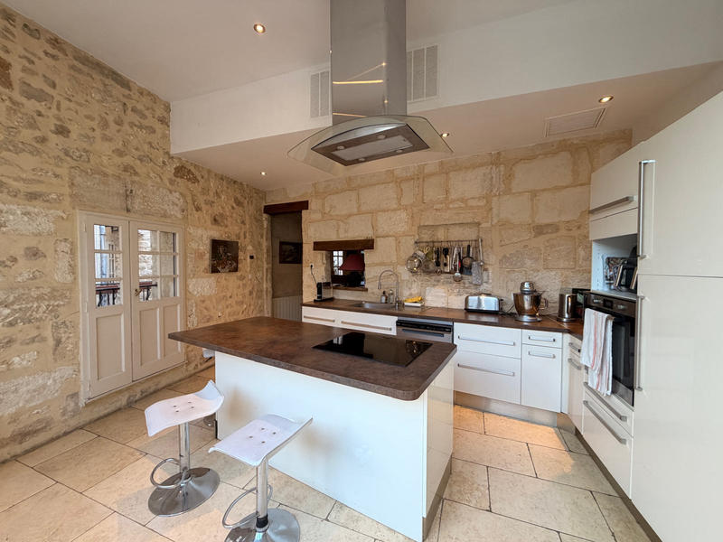 Maison - 437 m² - 14 pièces