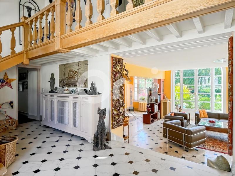 Moulin - 550 m² - 7 pièces