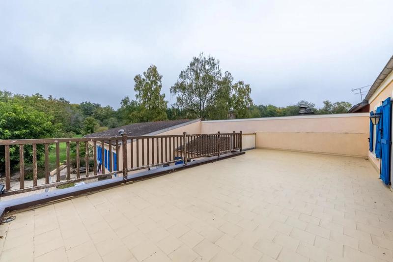 Maison - 260 m² - 12 pièces