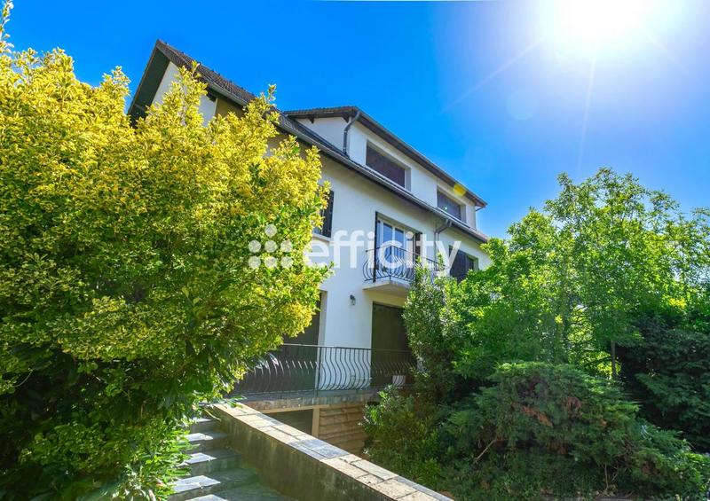 Pavillon - 223 m² - 7 pièces